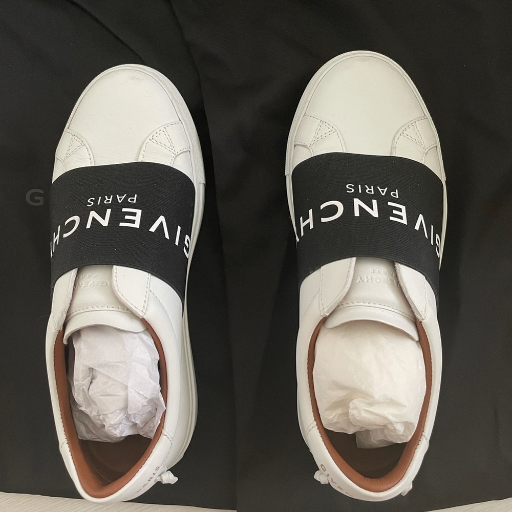 Givenchy Urban Street Sneaker White/Black size 5.5